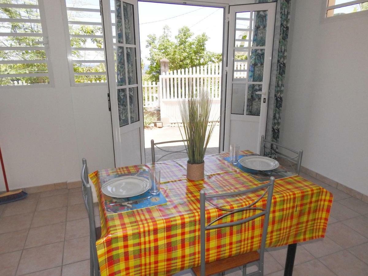gîte CITRONNELLE Bouillante Extérieur photo