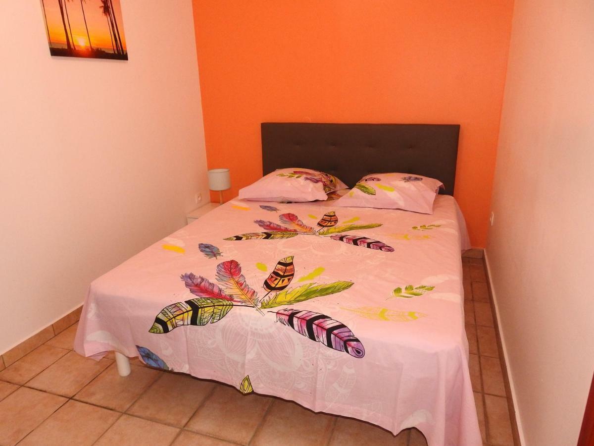 gîte CITRONNELLE Bouillante Extérieur photo