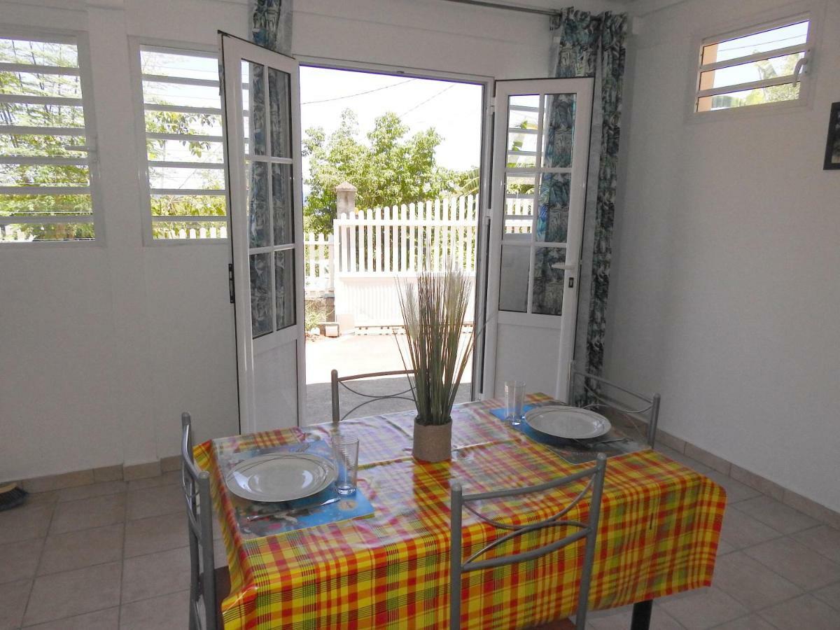 gîte CITRONNELLE Bouillante Extérieur photo