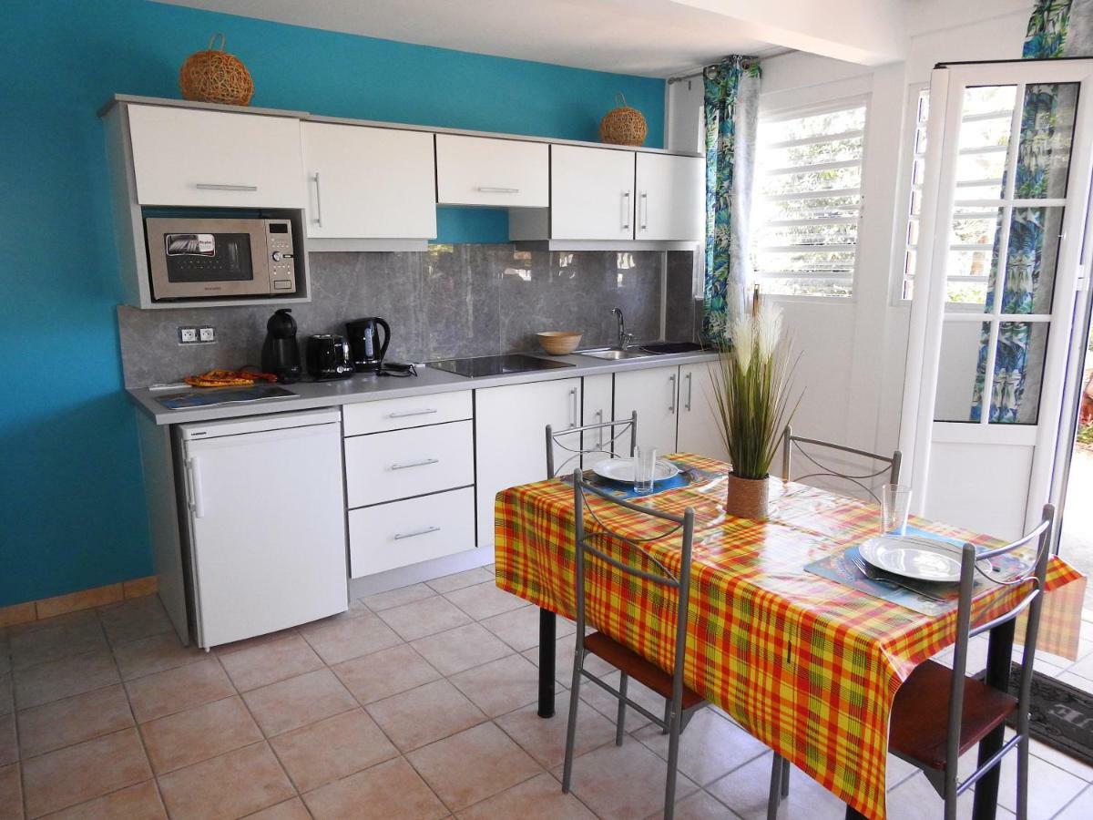 gîte CITRONNELLE Bouillante Extérieur photo