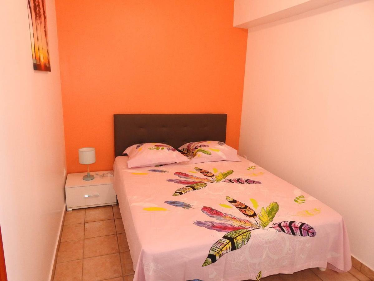 gîte CITRONNELLE Bouillante Extérieur photo