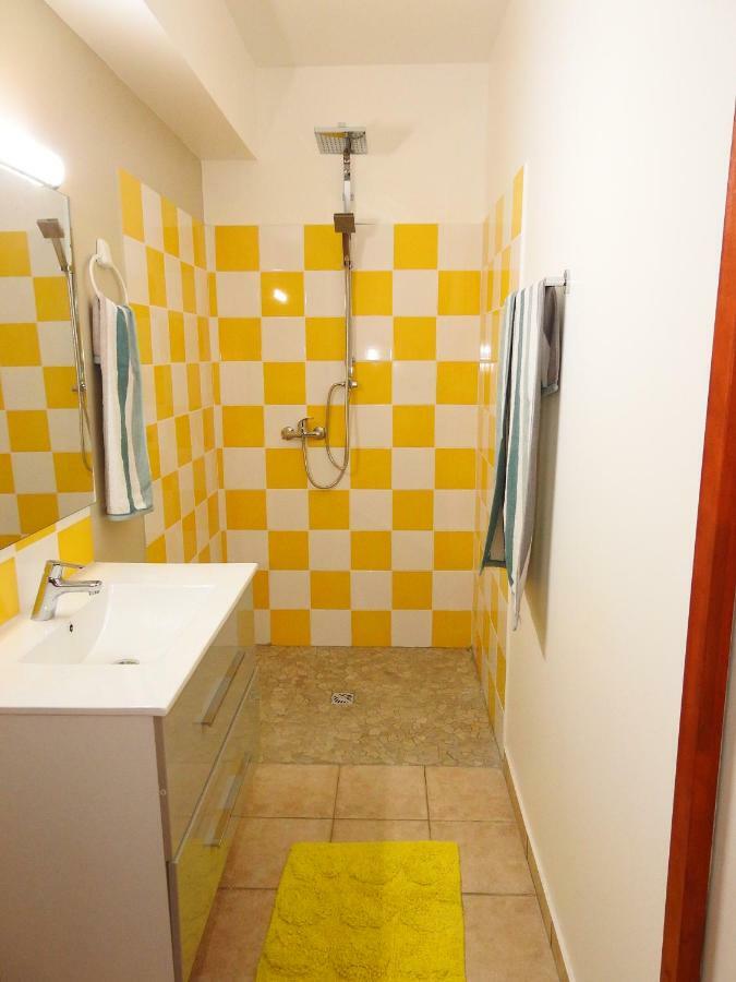 gîte CITRONNELLE Bouillante Extérieur photo